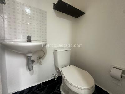 Apartamento de 3 alcobas en arriendo en Loma De Los Bernal, Medellín, 95 m² · foto 16 de 20