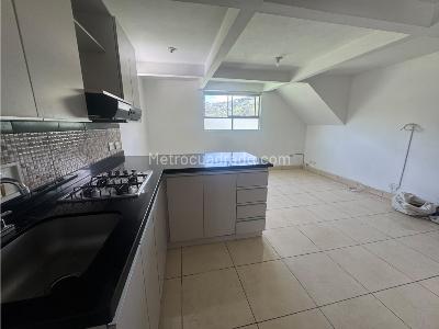Apartamento en arriendo en La America, Medellín · foto 2 de 10