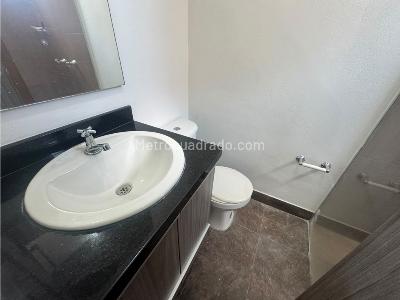 Apartamento en arriendo en La America, Medellín · foto 4 de 10