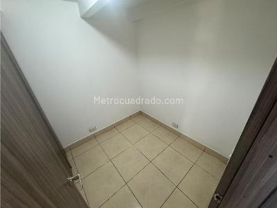 Apartamento en arriendo en La America, Medellín · foto 6 de 10