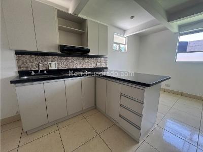 Apartamento en arriendo en La America, Medellín · foto 8 de 10