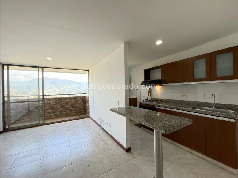 3BR Apartment with Parking in La Ferreria, La Estrella - 2