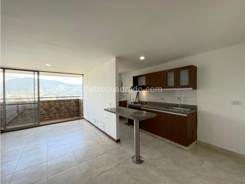 3BR Apartment with Parking in La Ferreria, La Estrella - 4