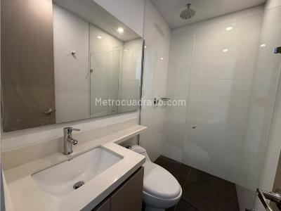 Apartamento de 1 alcoba en arriendo en Altos Del Poblado, Medellín, 104 m² · foto 10 de 17