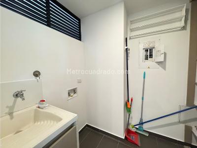 Apartamento de 1 alcoba en arriendo en Altos Del Poblado, Medellín, 104 m² · foto 16 de 17