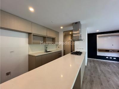 Apartamento de 1 alcoba en arriendo en Altos Del Poblado, Medellín, 104 m² · foto 2 de 17