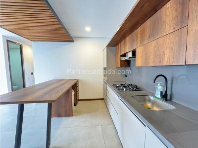 Apartamento de 2 alcobas en arriendo en El Poblado, Medellín, 98 m² · foto 8 de 19
