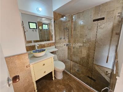 Casa de 4 alcobas en arriendo en El Poblado, Medellín, 260 m² · foto 3 de 20
