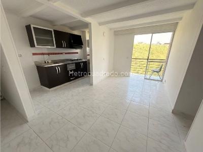 Apartamento de 3 alcobas en arriendo en Rodeo Alto, Medellín, 70 m² · foto 2 de 16