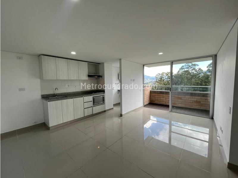 3BR Apartment with Parking in La Ferrería, La Estrella - 2