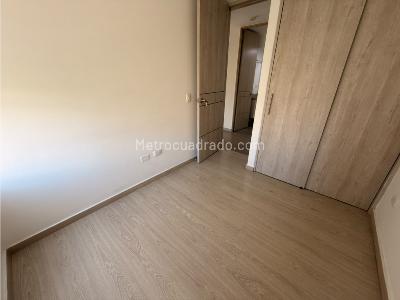 Apartamento de 3 alcobas en arriendo en Loma De Los Bernal, Medellín, 75 m² · foto 9 de 17