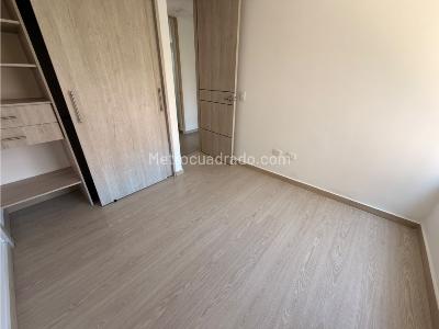 Apartamento de 3 alcobas en arriendo en Loma De Los Bernal, Medellín, 75 m² · foto 12 de 17