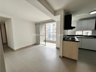 Apartamento de 3 alcobas en arriendo en Loma De Los Bernal, Medellín, 75 m² · foto 2 de 16