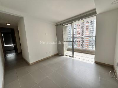 Apartamento de 3 alcobas en arriendo en Loma De Los Bernal, Medellín, 75 m² · foto 3 de 16