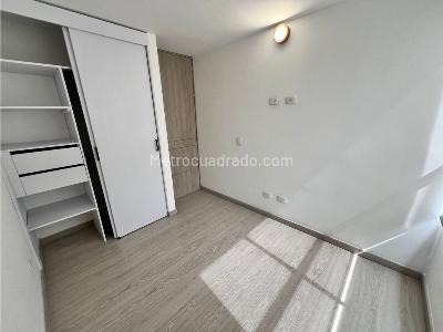 Apartamento de 3 alcobas en arriendo en Loma De Los Bernal, Medellín, 75 m² · foto 7 de 16