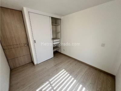 Apartamento de 3 alcobas en arriendo en Loma De Los Bernal, Medellín, 75 m² · foto 10 de 16