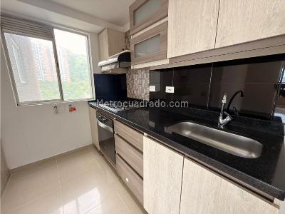 Apartamento de 3 alcobas en arriendo en Loma De Los Bernal, Medellín, 85 m² · foto 2 de 20