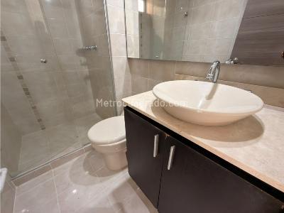 Apartamento de 3 alcobas en arriendo en Loma De Los Bernal, Medellín, 85 m² · foto 19 de 20