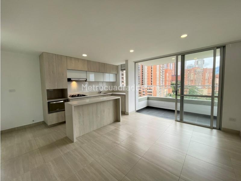 Spacious Apartment in El Carmelo with Pool and Parking