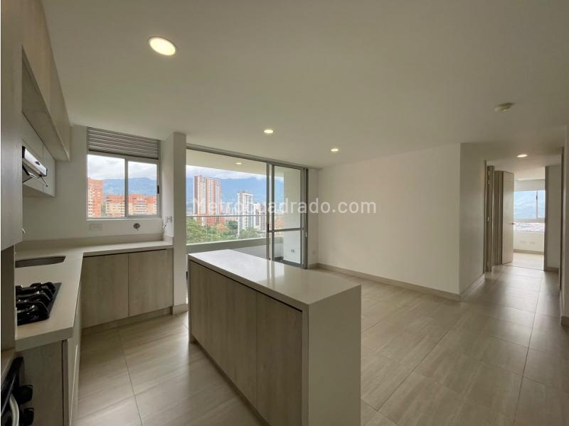 Spacious Apartment in El Carmelo with Pool and Parking - 2