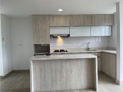 Apartamento de 3 alcobas en arriendo en El Carmelo, Sabaneta, 87 m² · foto 3 de 20