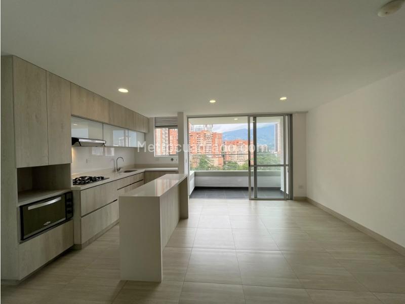 Spacious Apartment in El Carmelo with Pool and Parking - 4