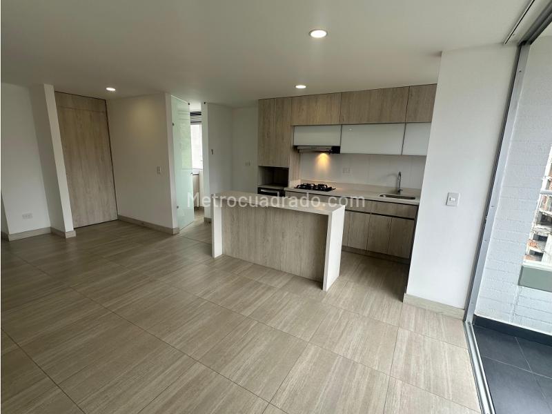 Spacious 3BR Apartment with City Views in El Carmelo II - 2