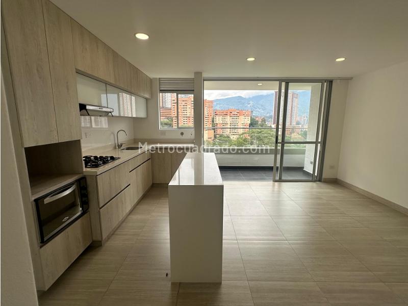 Spacious 3BR Apartment with City Views in El Carmelo II - 4