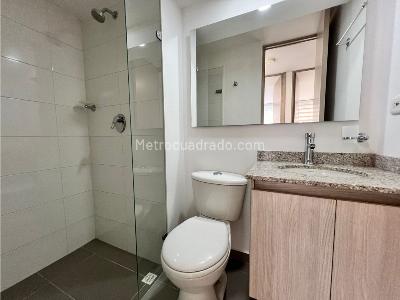 Apartamento de 3 alcobas en arriendo en Loma De Los Bernal, Medellín, 75 m² · foto 14 de 16