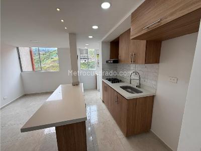 Apartamento de 2 alcobas en arriendo en Calasanz, Medellín, 60 m² · foto 3 de 14