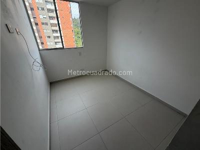 Apartamento de 3 alcobas en arriendo en Los Colores, Medellín, 85 m² · foto 9 de 15