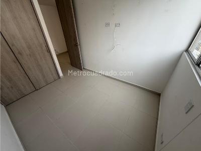 Apartamento de 3 alcobas en arriendo en Los Colores, Medellín, 85 m² · foto 10 de 15