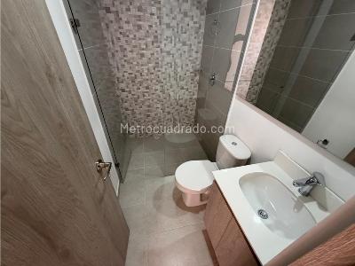 Apartamento de 3 alcobas en arriendo en Los Colores, Medellín, 85 m² · foto 13 de 15