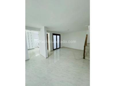 Casa de 4 alcobas en arriendo en Santa Monica, Medellín, 250 m² · foto 4 de 20