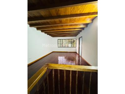 Casa de 4 alcobas en arriendo en Santa Monica, Medellín, 250 m² · foto 6 de 20