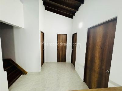 Casa de 4 alcobas en arriendo en Santa Monica, Medellín, 250 m² · foto 8 de 20