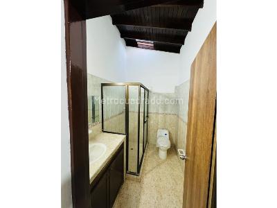 Casa de 4 alcobas en arriendo en Santa Monica, Medellín, 250 m² · foto 11 de 20