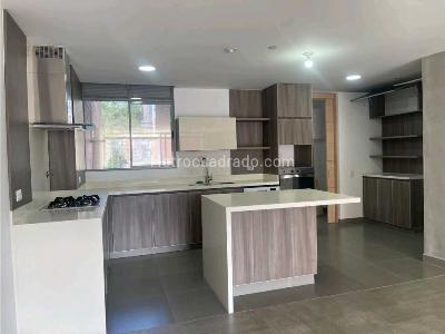 Apartamento de 3 alcobas en arriendo en Loma De Las Brujas, Envigado, 194 m² · foto 3 de 20