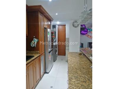 Casa de 4 alcobas en arriendo en El Poblado, Medellín, 273 m² · foto 7 de 16