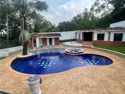 Casa de 4 alcobas en arriendo en El Tesoro, Medellín, 1300 m² · foto 16 de 20