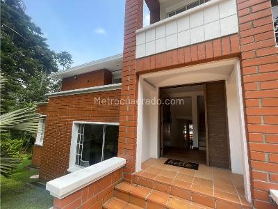 Casa de 4 alcobas en arriendo en El Tesoro, Medellín, 1300 m² · foto 18 de 20