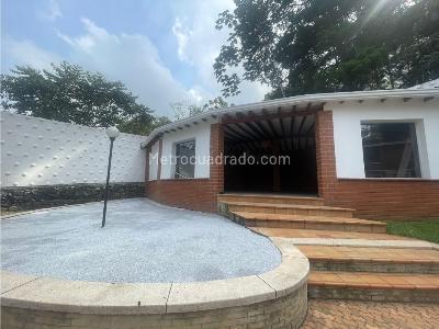 Casa de 4 alcobas en arriendo en El Tesoro, Medellín, 1300 m² · foto 4 de 20