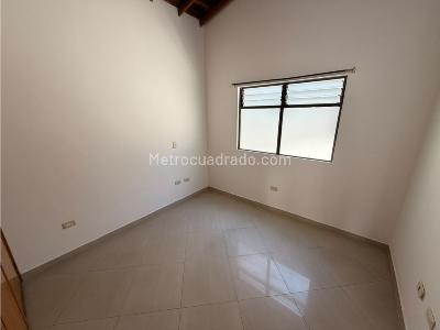 Apartamento de 2 alcobas en arriendo en La Floresta, Medellín, 80 m² · foto 2 de 17