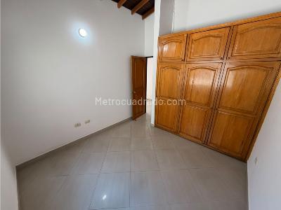 Apartamento de 2 alcobas en arriendo en La Floresta, Medellín, 80 m² · foto 5 de 17