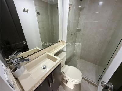 Apartamento de 3 alcobas en arriendo en Loma De Los Bernal, Medellín, 70 m² · foto 13 de 16