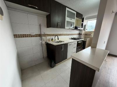 Apartamento de 3 alcobas en arriendo en Loma De Los Bernal, Medellín, 70 m² · foto 2 de 16