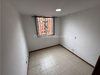 Apartamento de 3 alcobas en arriendo en Los Colores, Medellín, 85 m² · foto 10 de 17