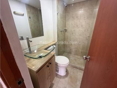 Apartamento de 3 alcobas en arriendo en Los Colores, Medellín, 85 m² · foto 15 de 17