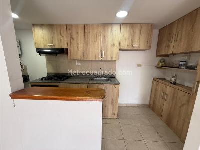 Apartamento de 3 alcobas en arriendo en Los Colores, Medellín, 85 m² · foto 2 de 17