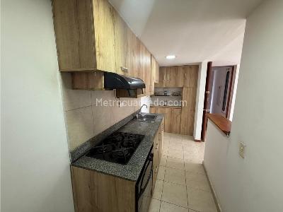 Apartamento de 3 alcobas en arriendo en Los Colores, Medellín, 85 m² · foto 3 de 17